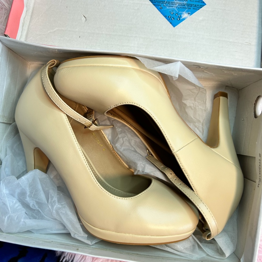 Heel Pumps Stiletto Heel
Ankle Strap Fasten